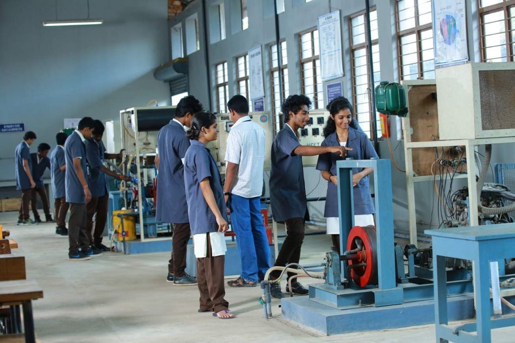 Jurusan Administrasi Engineering Perhotelan (D1)